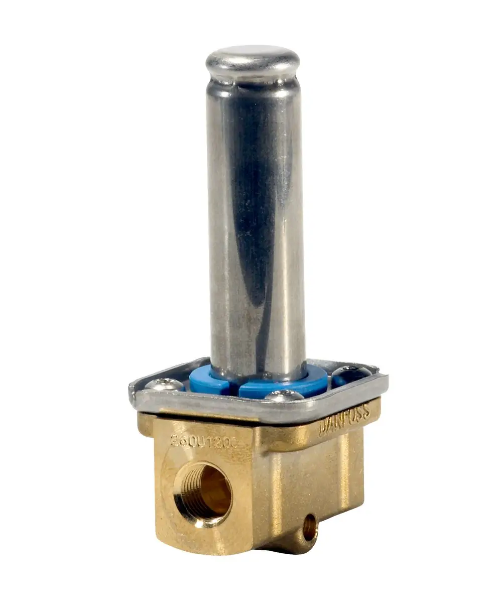Magnetventil von Danfoss mit metallischem Gehäuse und einer vertikalen, runden Betätigung. Anschluss zur Druckseite und eine durchsichtige Dichtung sind sichtbar.